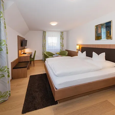 - Zum Ochsen Gmbh Hotel