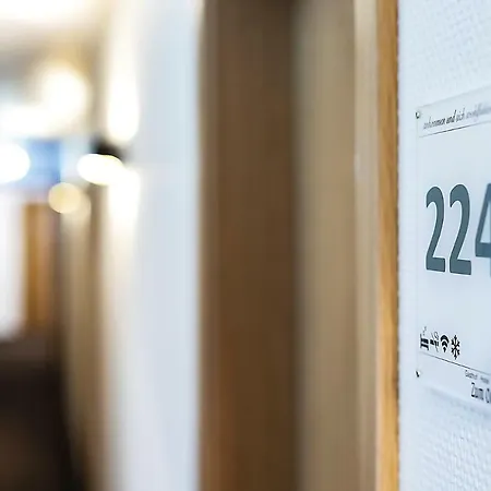 - Zum Ochsen Gmbh Hotel