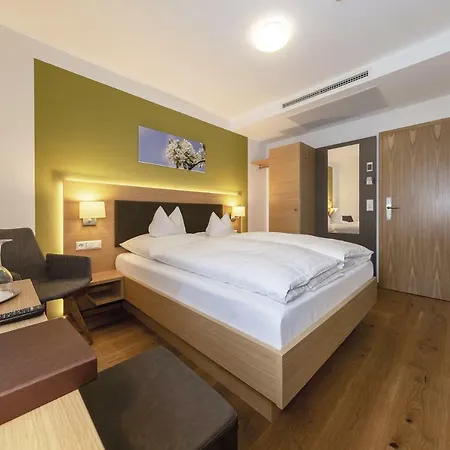 - Zum Ochsen Gmbh Hotel