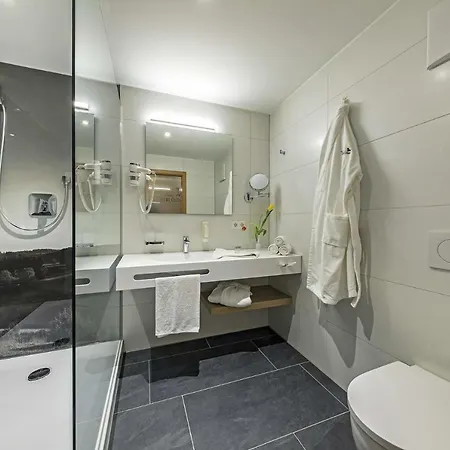 - Zum Ochsen Gmbh Hotel Berghulen